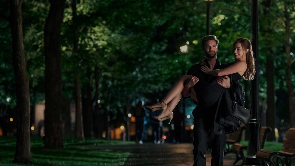 A szerelem képlete tele van Star Wars-utalásokkal – a rendező elárulta, hol keresd őket Lili Reinhart és Tom Bateman az A szerelem képlete című Prime Video-filmben