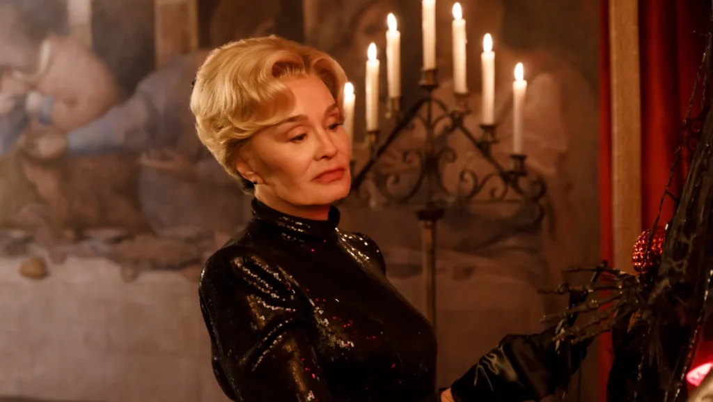 Az American Horror Story összehívta a saját Bosszúállóit – mégis történelmi mélységben nyitott a nézőknél a 13. évad Jessica Lange az American Horror Story 13. évadában