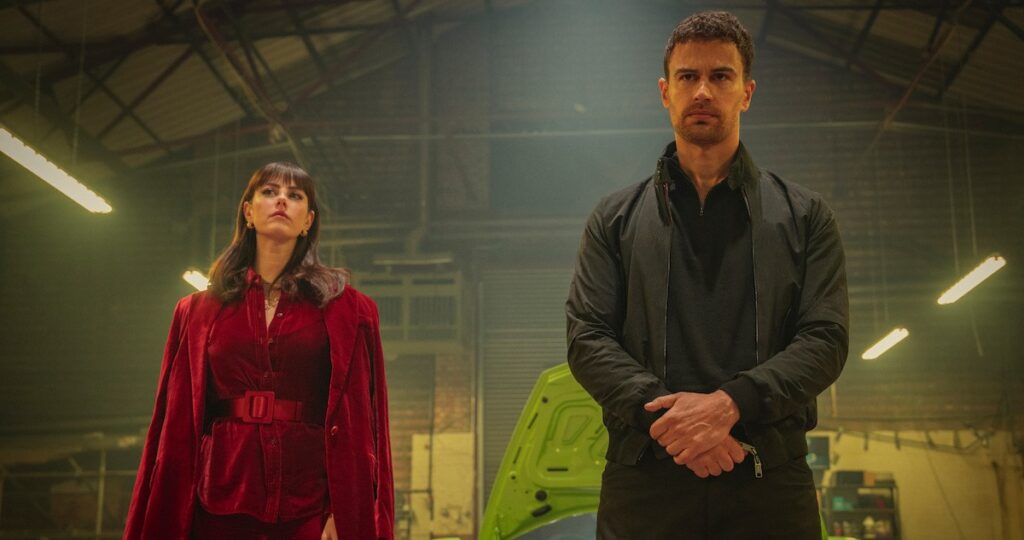 Miért támadnak fel régi évadok a Netflixen, amikor megérkezik a folytatás? Theo James és Kaya Scodelario Az Úriemberek második évadában