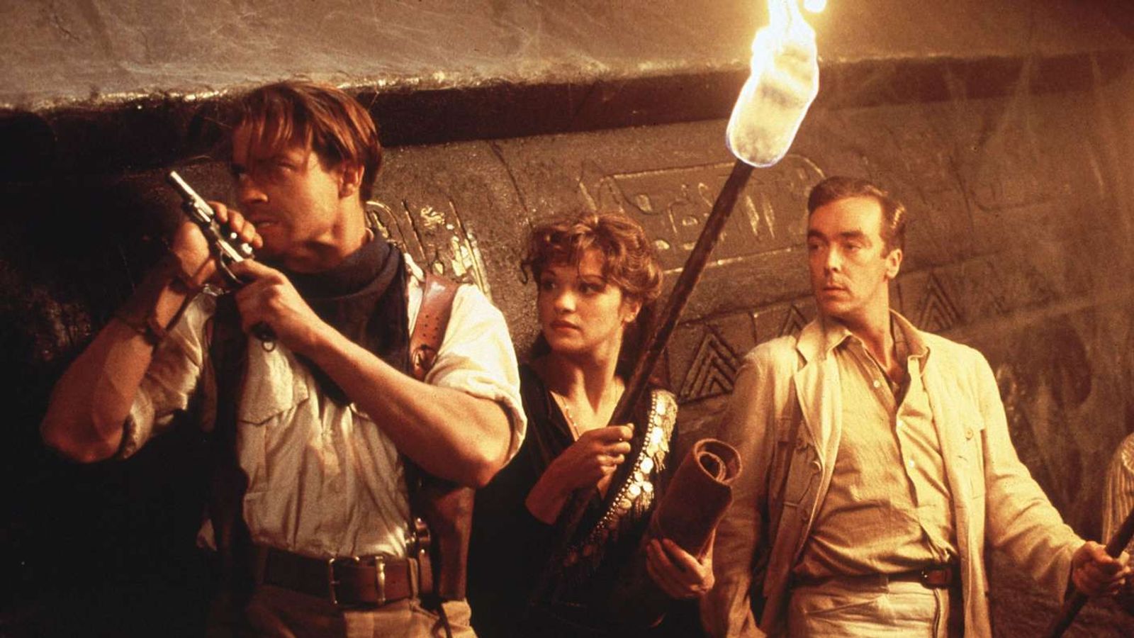 Brendan Fraser és Rachel Weisz a sírkamrában A múmia című 1999-es filmben