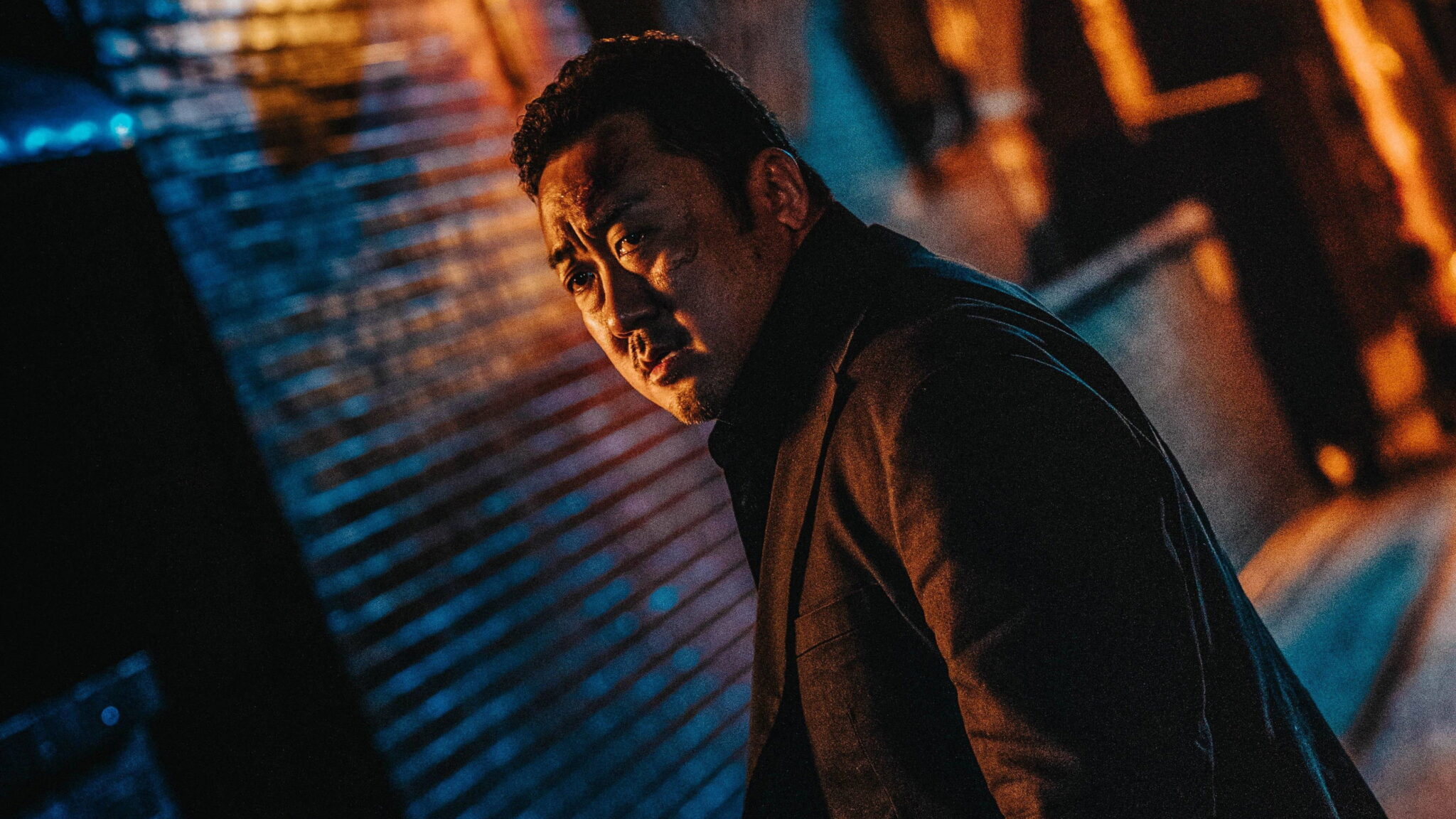 Don Lee az eredeti A gengszter, a zsaru és az ördög című koreai thriller éjszakai jelenetében