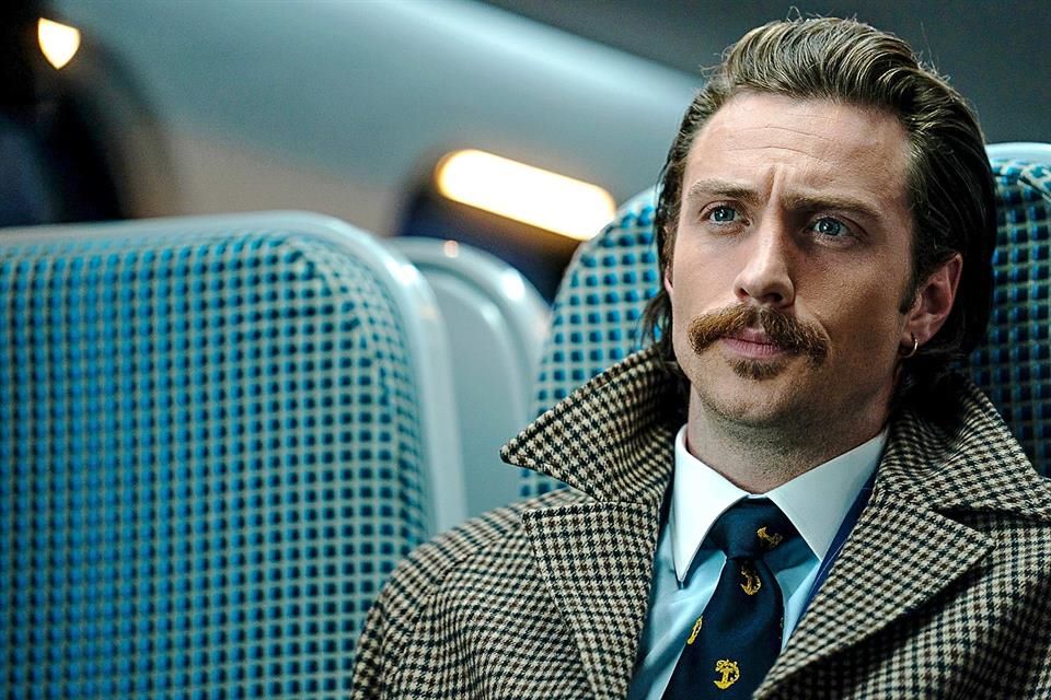 Aaron Taylor-Johnson Tangerine szerepében egyedül a vonaton A gyilkos járat című filmben