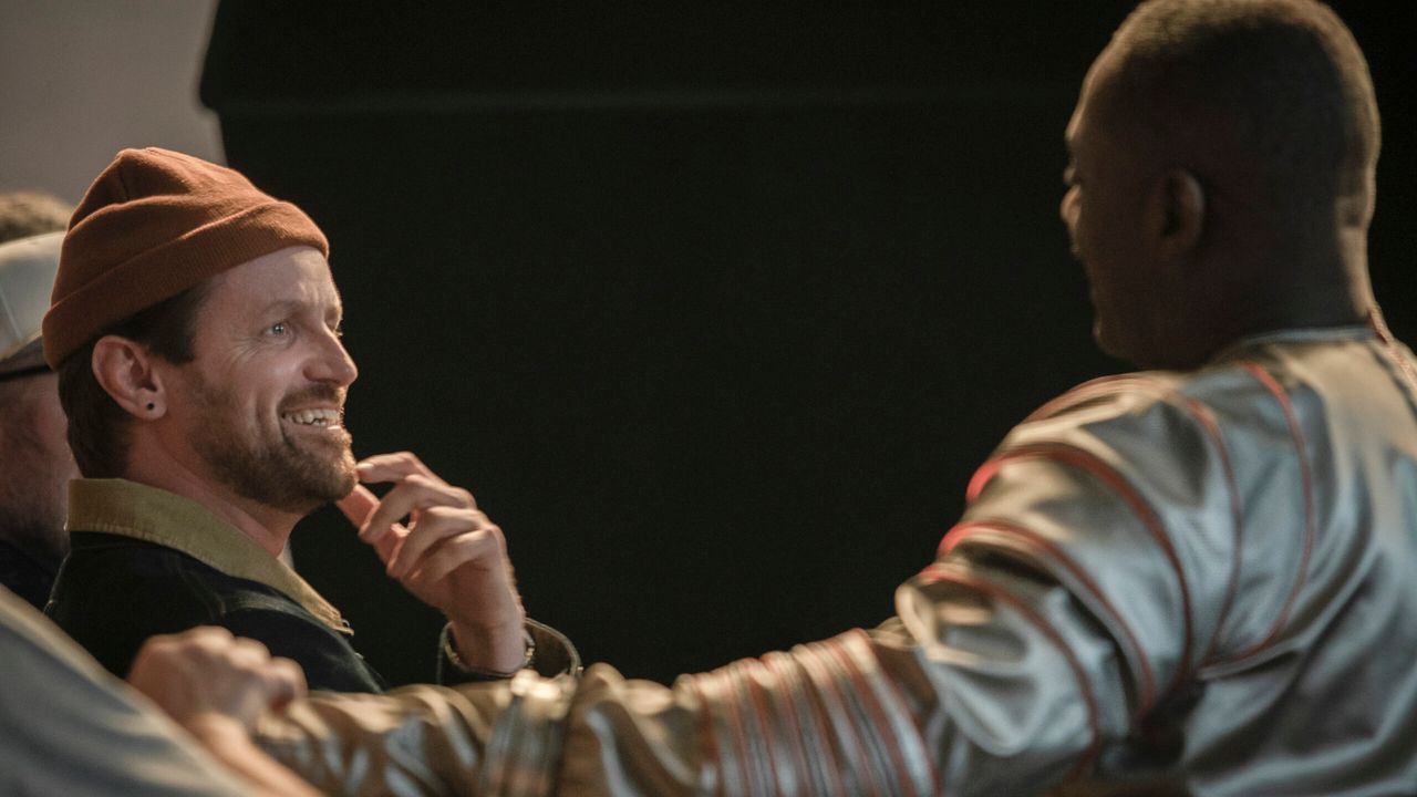 Idris Elba és Martin Owen az Above the Below című film forgatásán