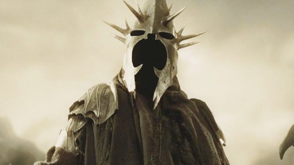 Kilenc Nazgûl volt, de csak kettőt ismerünk igazán – kik voltak Szauron Gyűrűlidércei? Angmar Boszorkányura tüskés sisakban A Gyűrűk Ura filmjében
