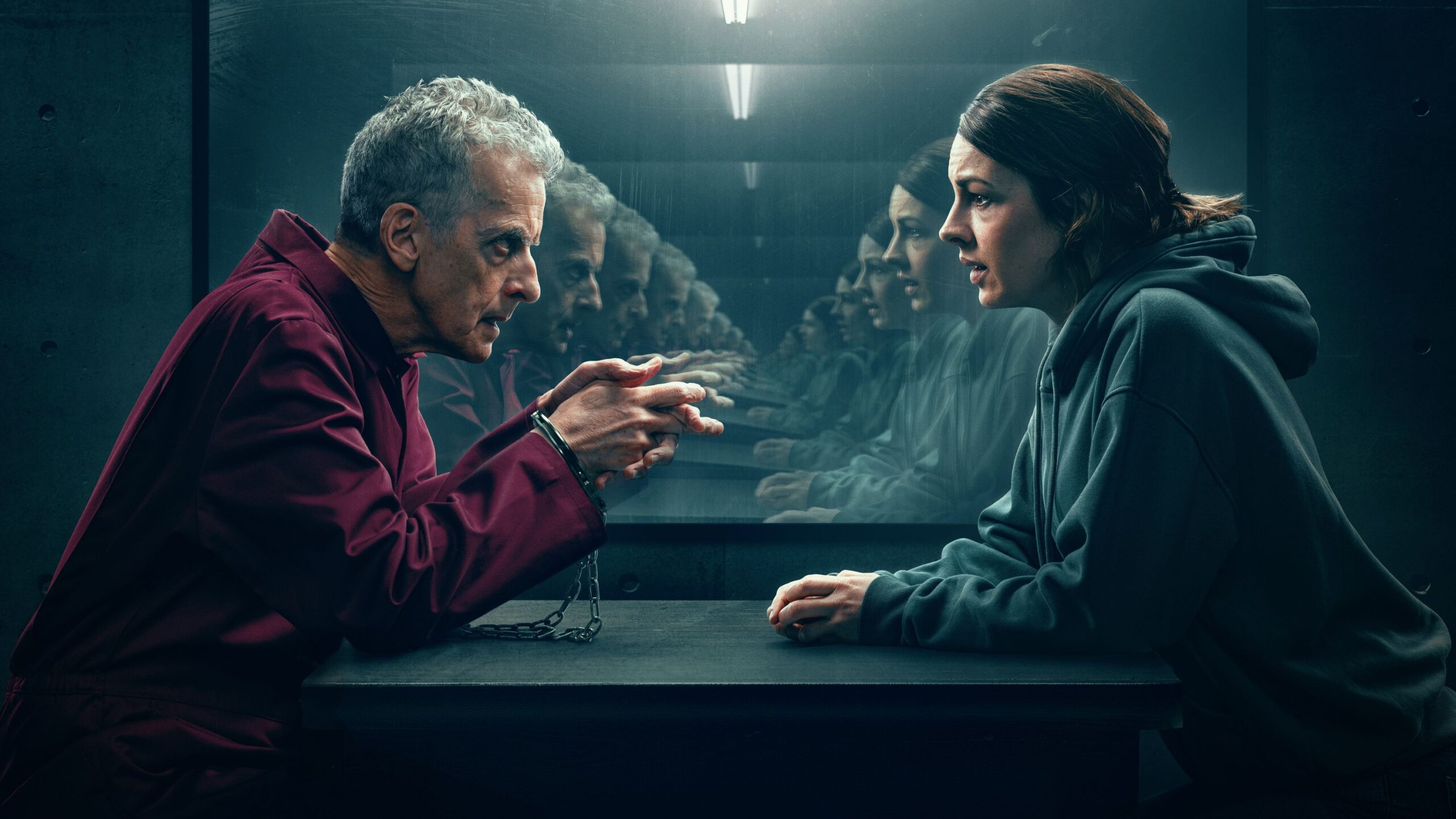 Peter Capaldi Gideon szerepében egy kihallgatási jelenetben