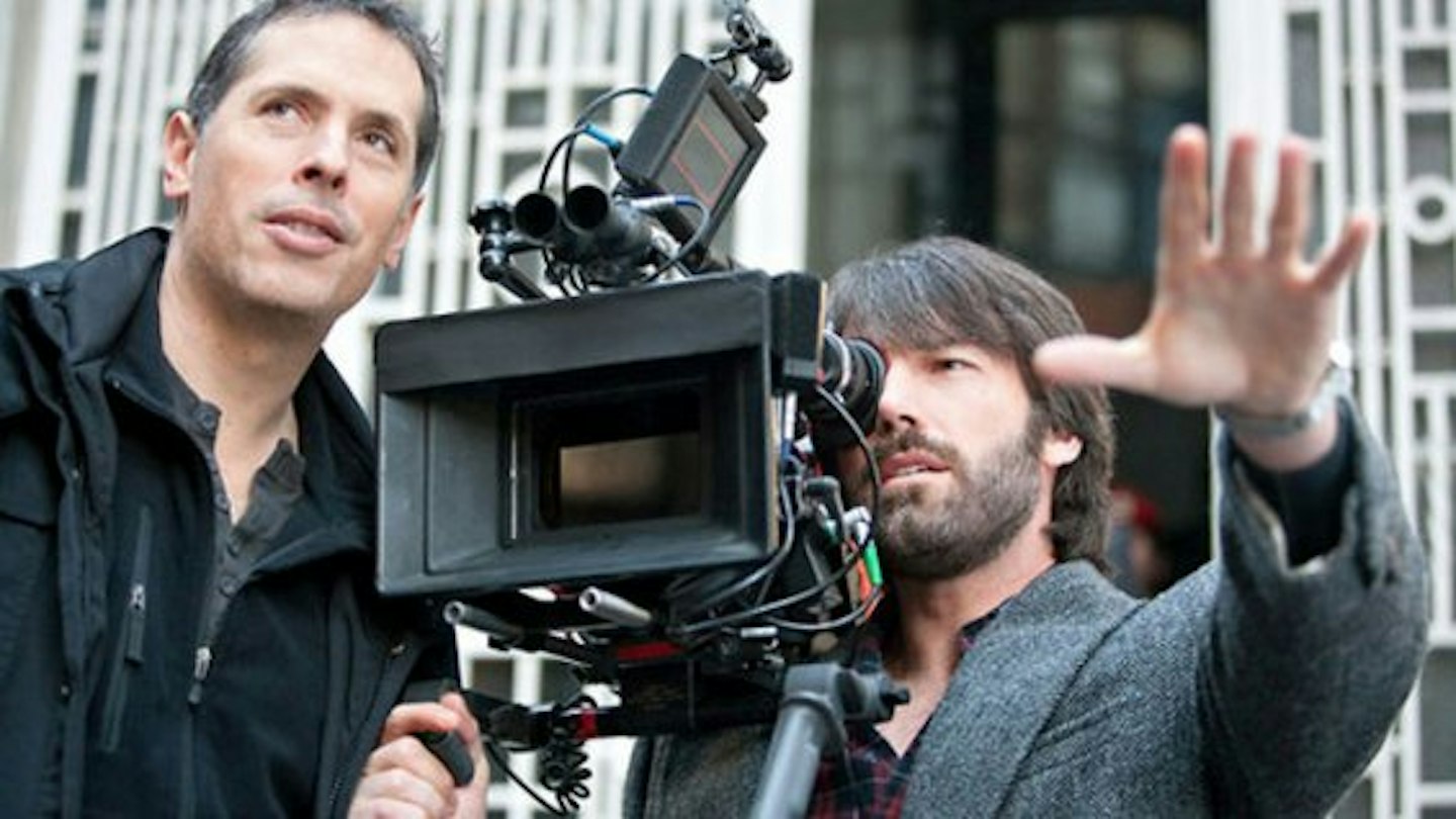 Ben Affleck kameránál az Argo-akció forgatásán