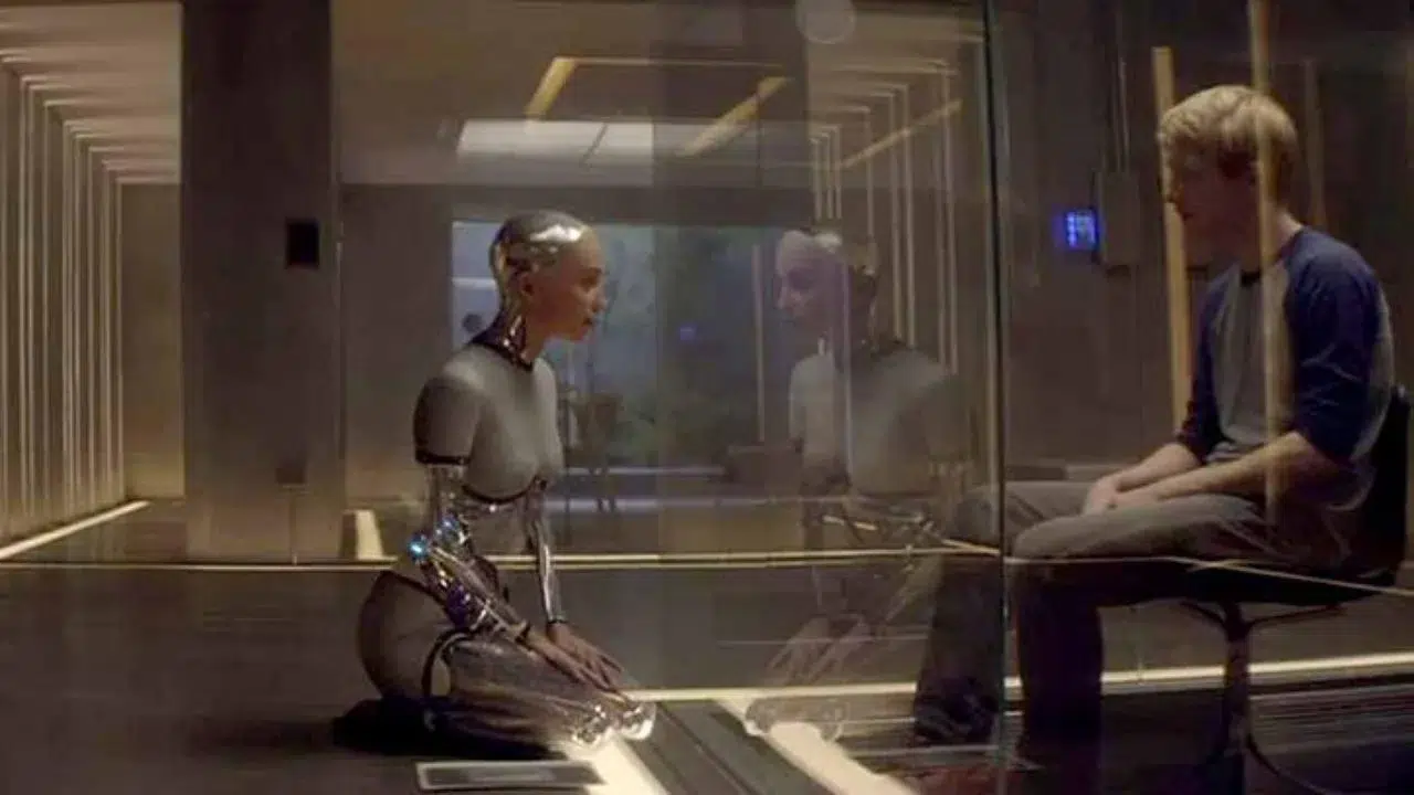 Alicia Vikander Ava szerepében az Ex Machina című filmben