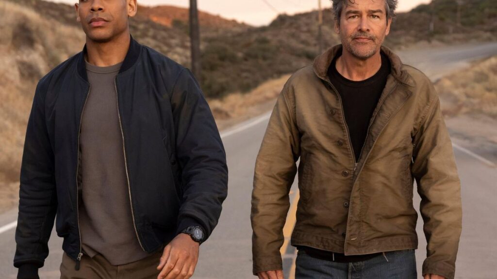 Már készülnek a Lámpások folytatására, de az HBO még nem döntött a második évadról John Stewart és Hal Jordan, azaz Aaron Pierre és Kyle Chandler a Lámpások című HBO-sorozatban