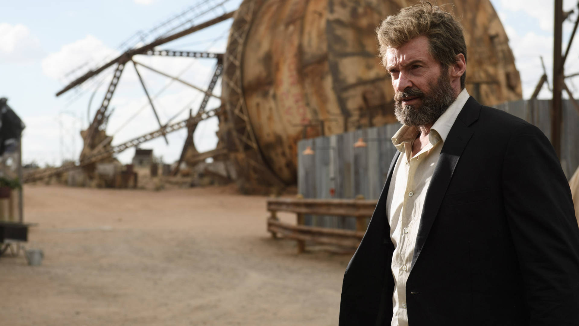 Hugh Jackman őszülő szakállal a James Mangold rendezte Logan – Farkas című filmben