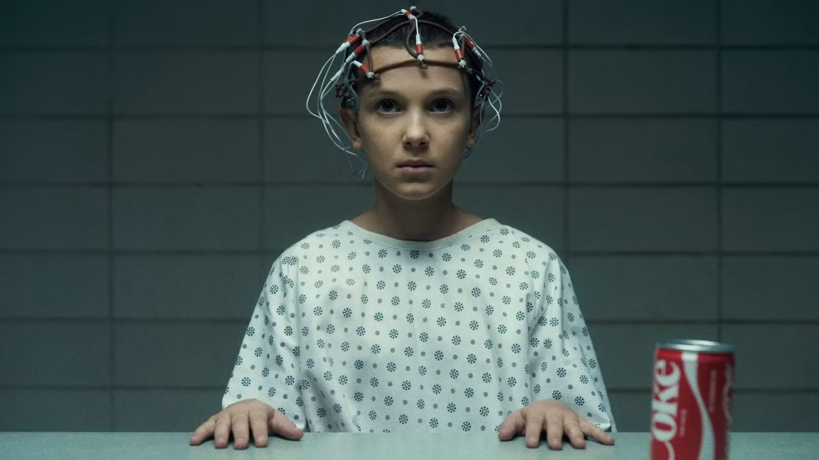 Jelenet a Stranger Things című Netflix-sorozatból, amely a Tótágas titokzatos és fenyegető világát idézi meg.