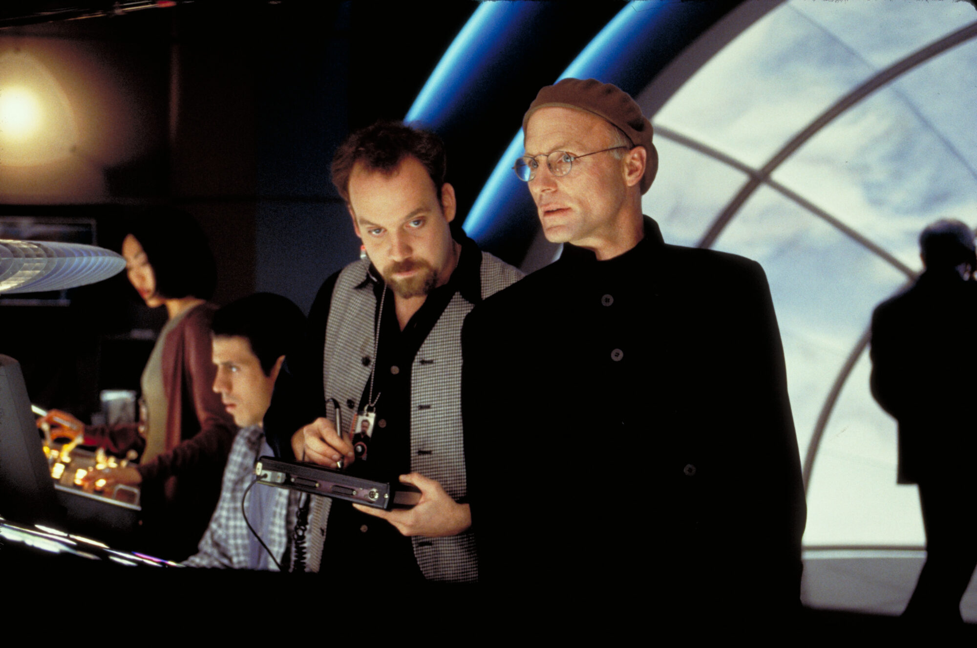 Ed Harris Christof szerepében A Truman Show irányítótermében